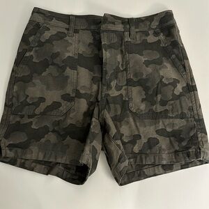 J. Crew Cargo short in camouflage print size 0